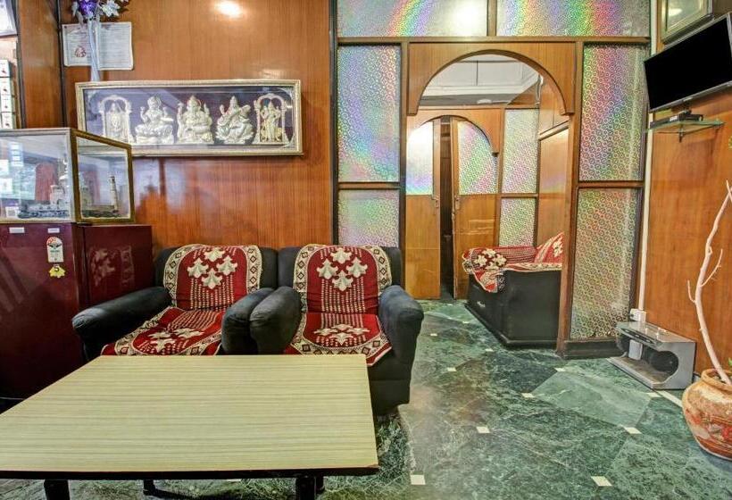 ペンション Treebo Mira Inn