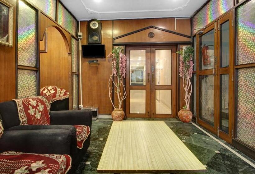 ペンション Treebo Mira Inn