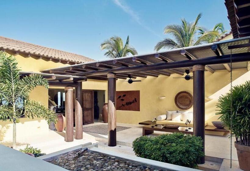 Four Seasons Resort Punta Mita