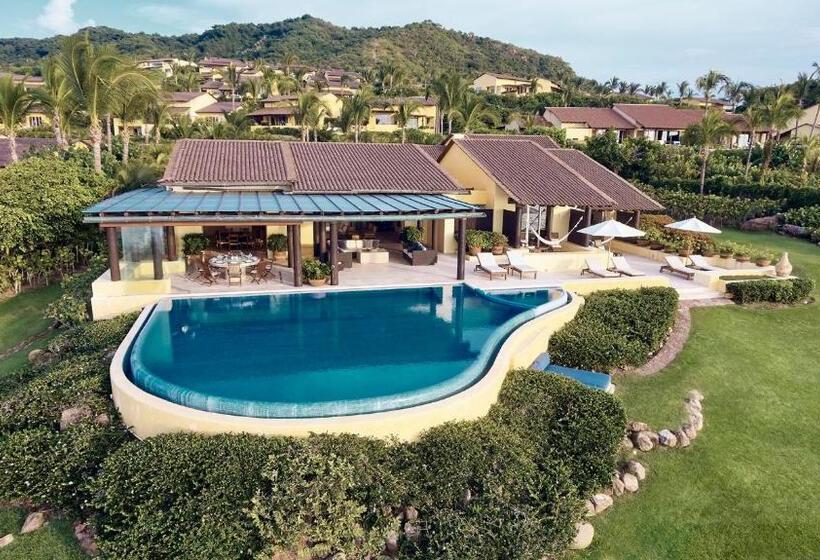 Four Seasons Resort Punta Mita