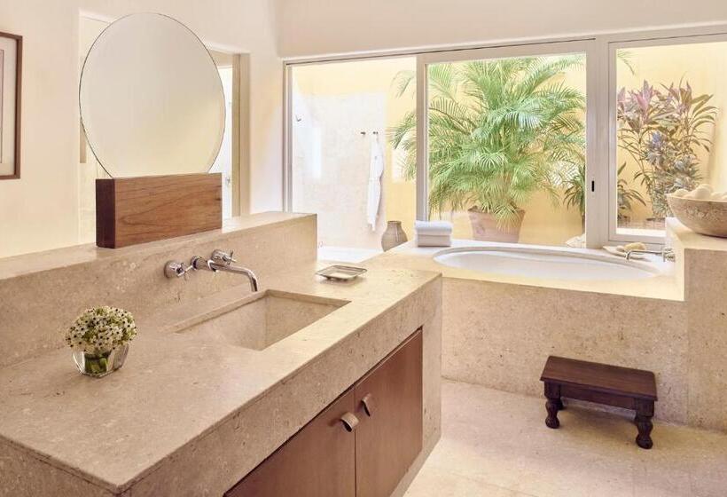 Four Seasons Resort Punta Mita