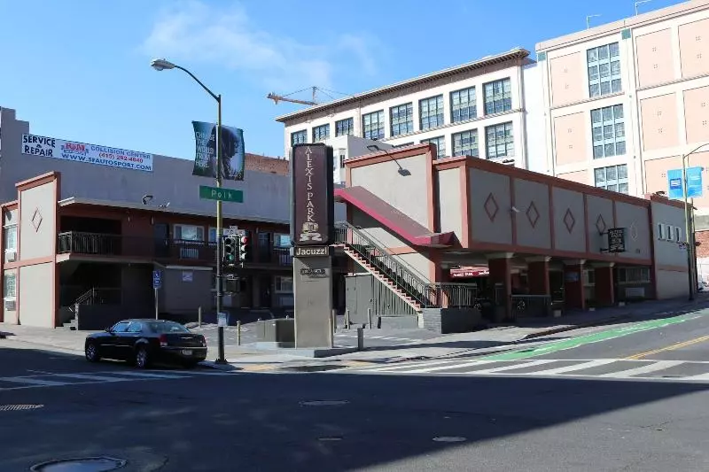 בית מלון כפרי Alexis Park