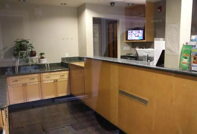 בית מלון כפרי Alexis Park