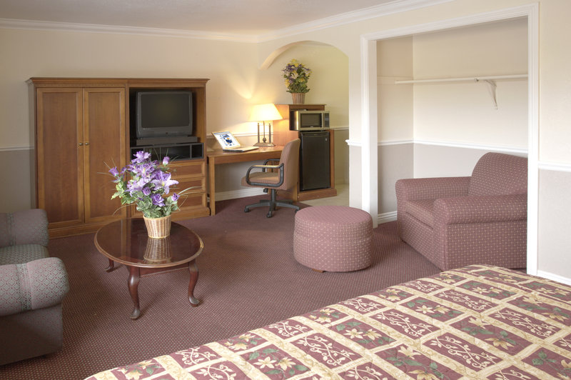 Отель Legacy Inn & Suites