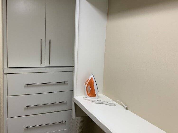 ホテル Blue Bay Inn And Suites