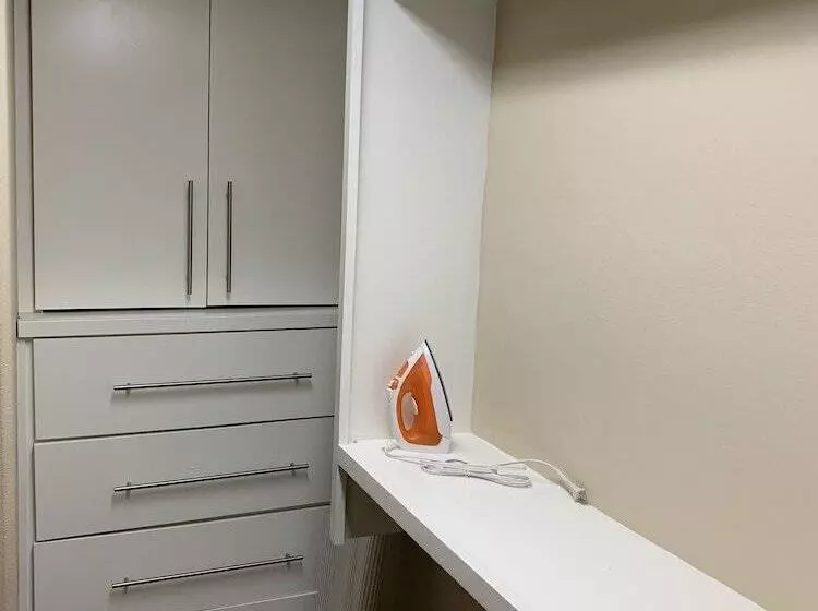 酒店 Blue Bay Inn And Suites