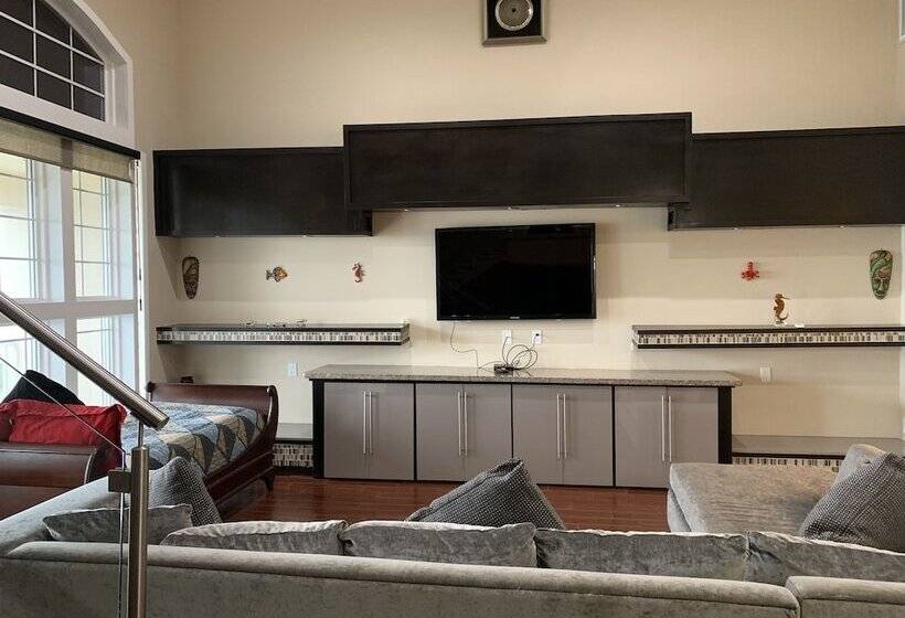 ホテル Blue Bay Inn And Suites