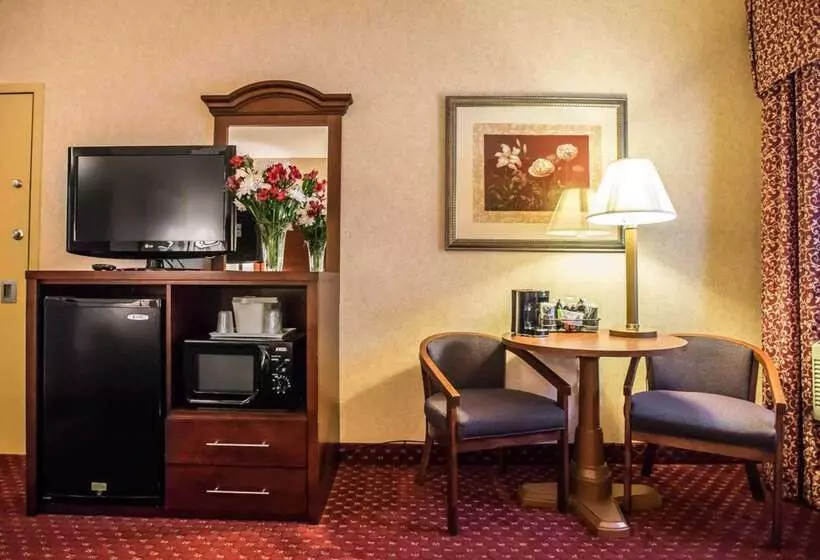 Отель Comfort Inn Pocono Lakes Region