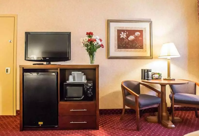 Отель Comfort Inn Pocono Lakes Region