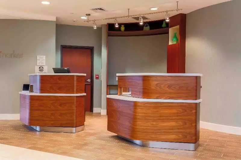 Отель Courtyard By Marriott Potomac Mills Woodbridge