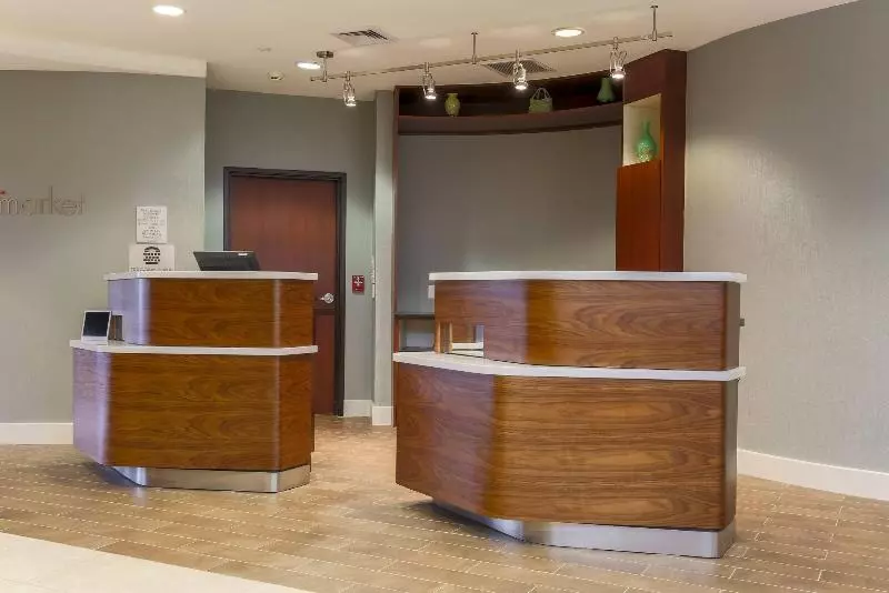 Отель Courtyard By Marriott Potomac Mills Woodbridge