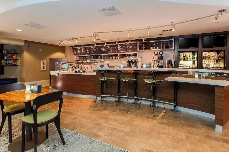 Отель Courtyard By Marriott Potomac Mills Woodbridge