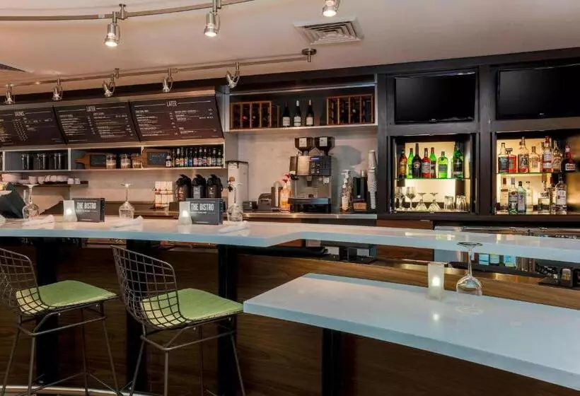 Отель Courtyard By Marriott Potomac Mills Woodbridge