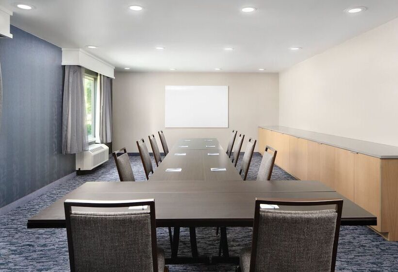 Отель Fairfield Inn & Suites By Marriott Jacksonville