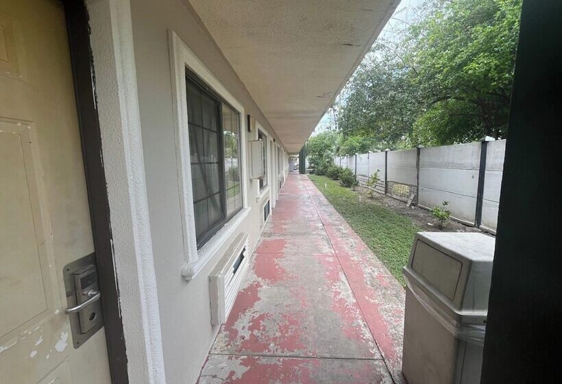 Отель La Copa Inn Brownsville