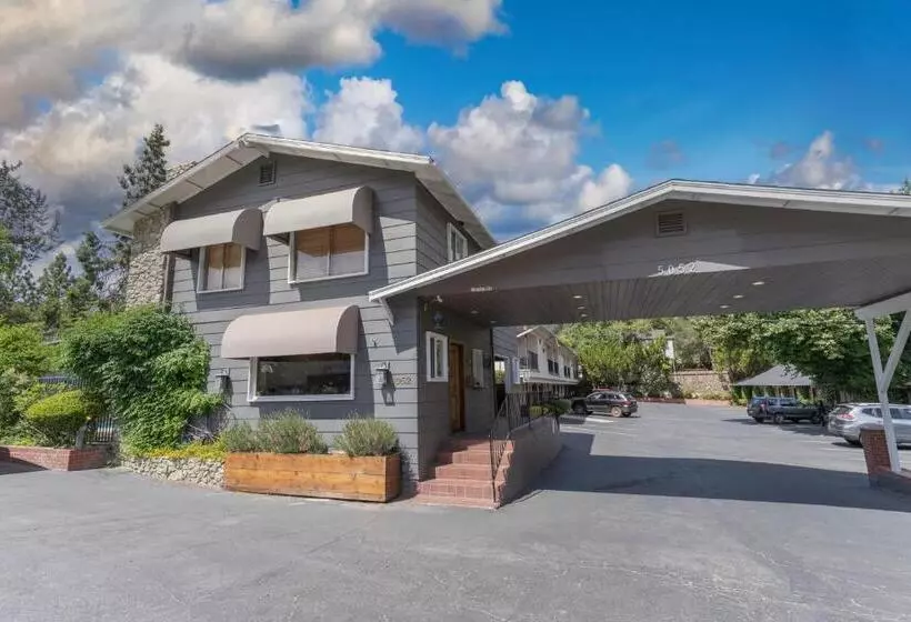 ホテル Mariposa Lodge