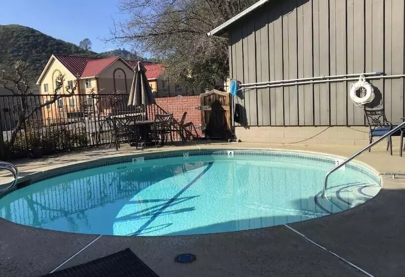 ホテル Mariposa Lodge