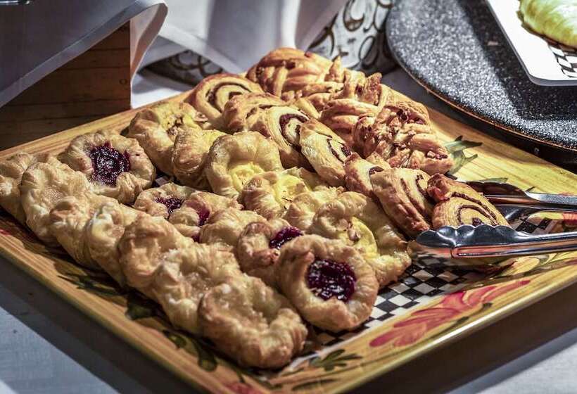 فندق Monte Carlo Inn & Suites Downtown Markham