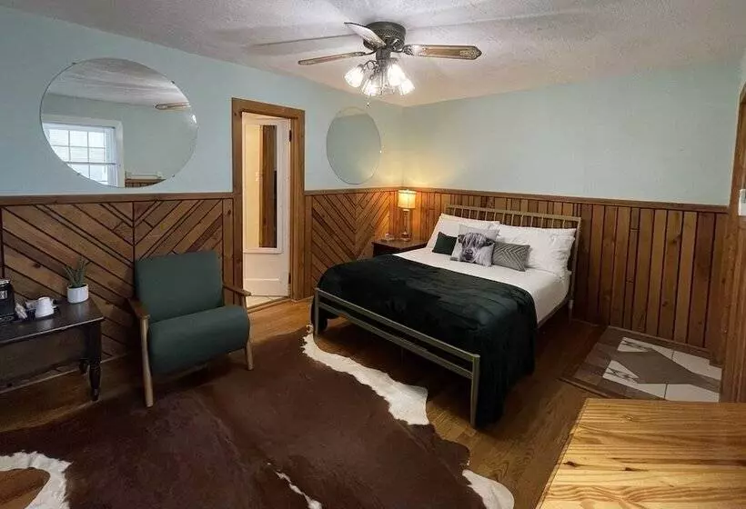 ホテル Skyline Village Inn