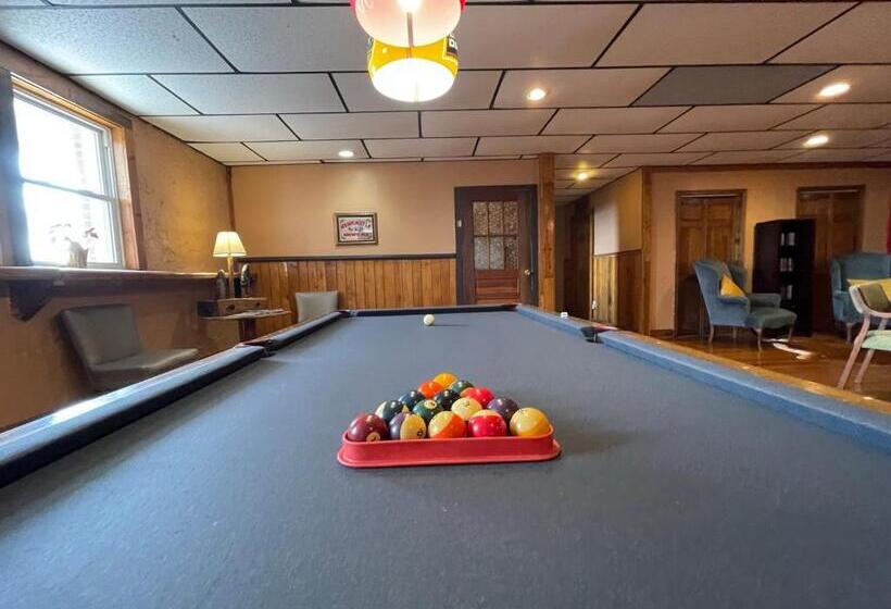 فندق Skyline Village Inn