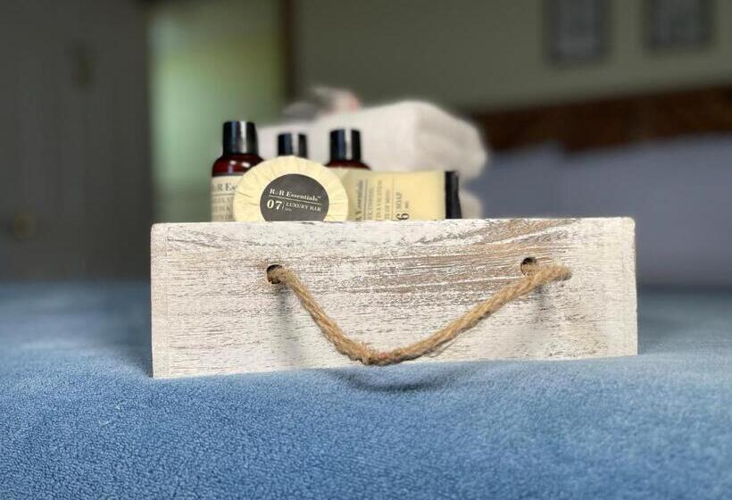 فندق Skyline Village Inn