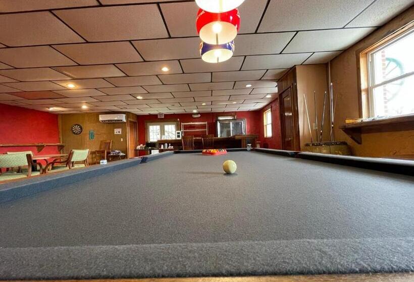 فندق Skyline Village Inn