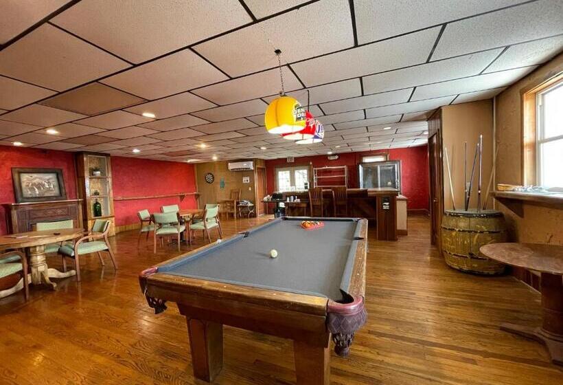 فندق Skyline Village Inn