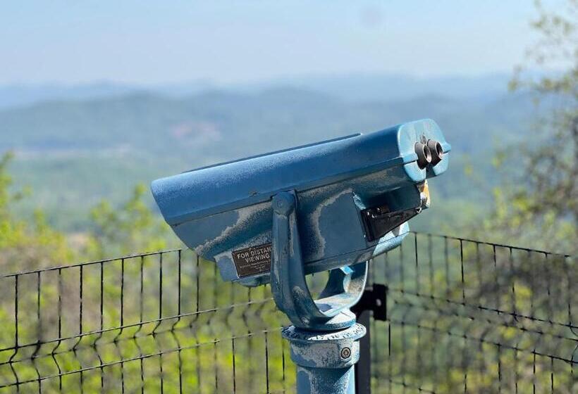 فندق Skyline Village Inn