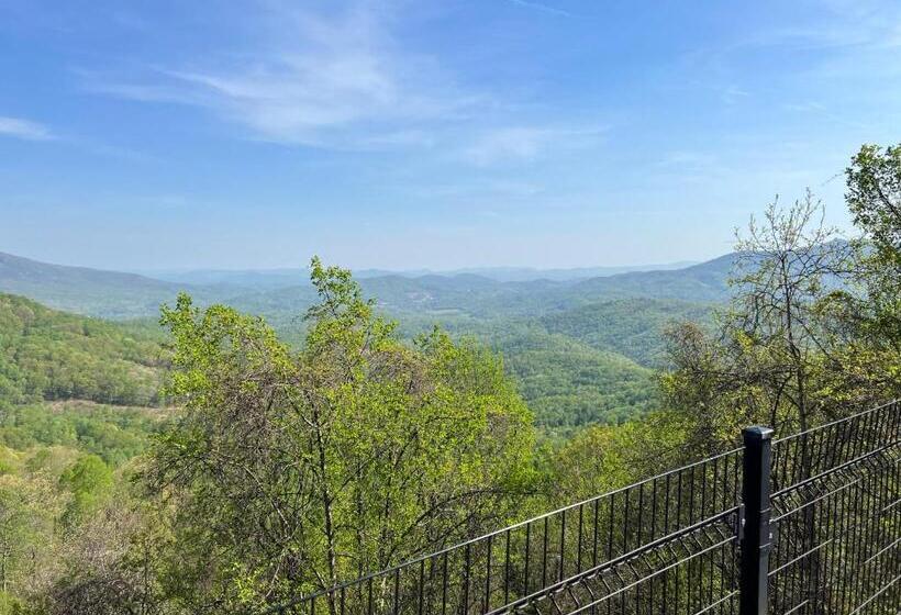 فندق Skyline Village Inn