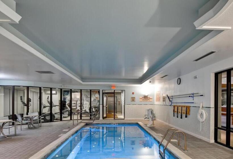 Отель Springhill Suites Cincinnati Airport South