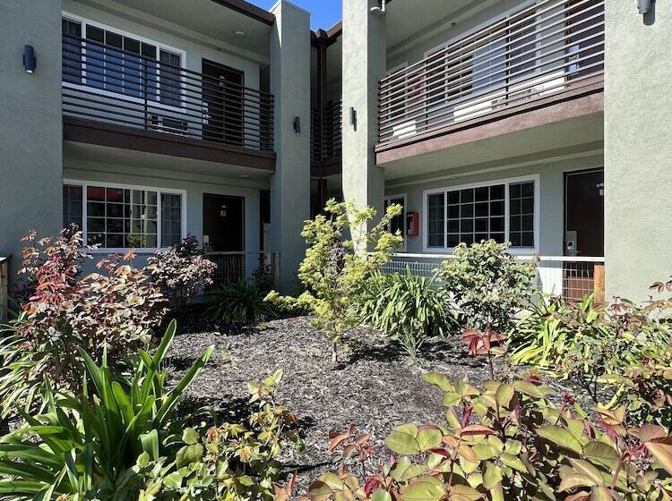 בית מלון כפרי University Inn Chico