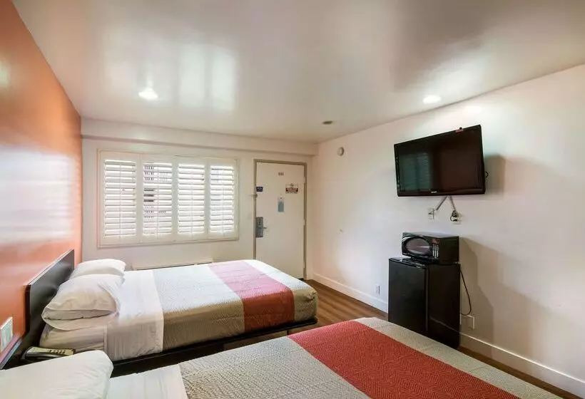 Motel 6 Monterey Park