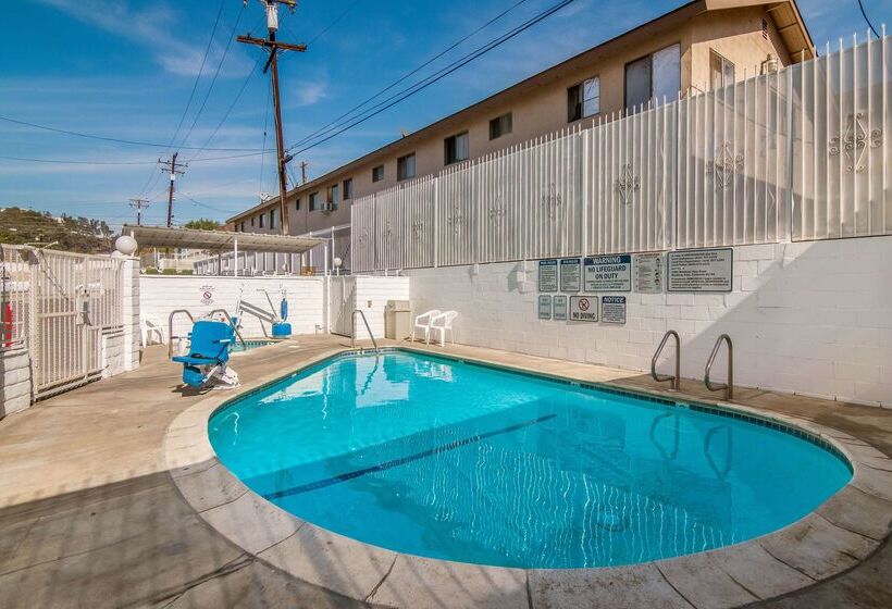 Motel 6 Monterey Park