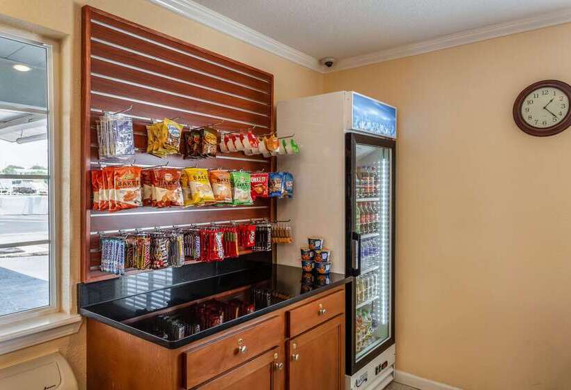 Мотель Econo Lodge Inn & Suites