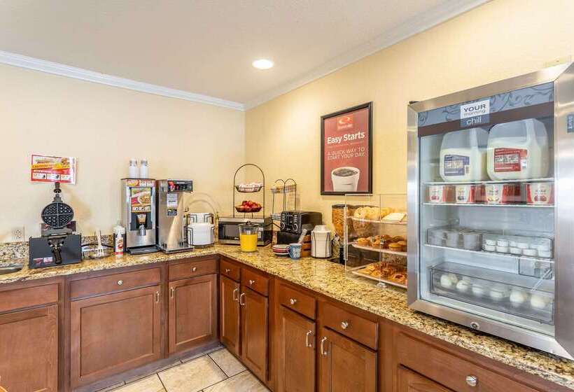 Мотель Econo Lodge Inn & Suites