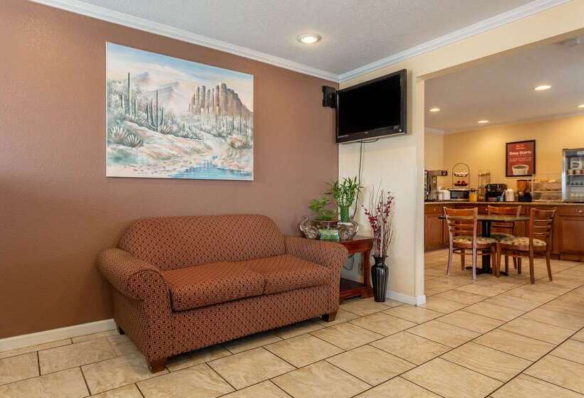 Мотель Econo Lodge Inn & Suites