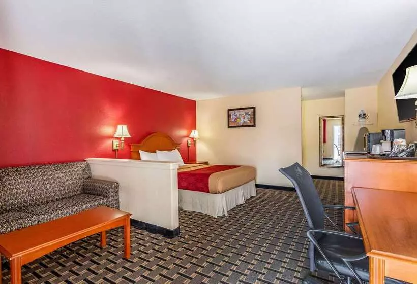 모텔 Econo Lodge Inn & Suites