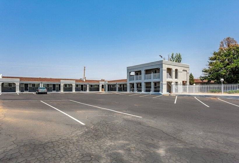 Мотель Econo Lodge Inn & Suites