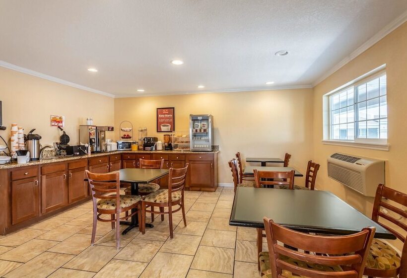 Мотель Econo Lodge Inn & Suites