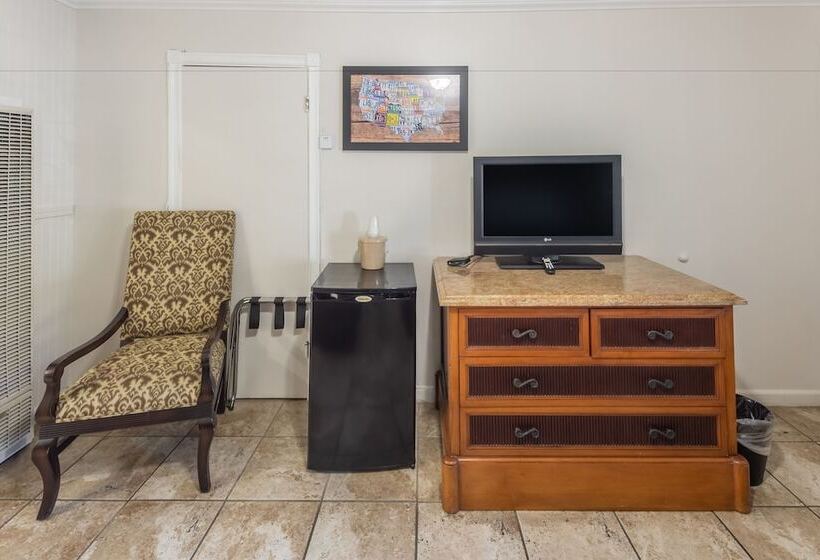 מוטל Econo Lodge Inn & Suites Heavenly Village Area