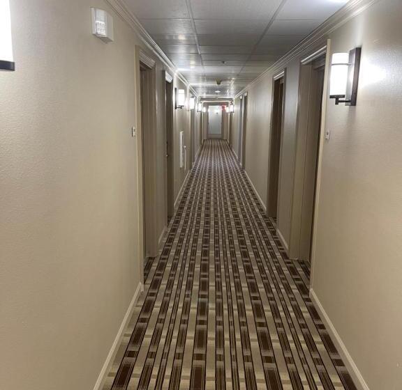 فندق صغير Quality Inn & Suites New Hartford Utica