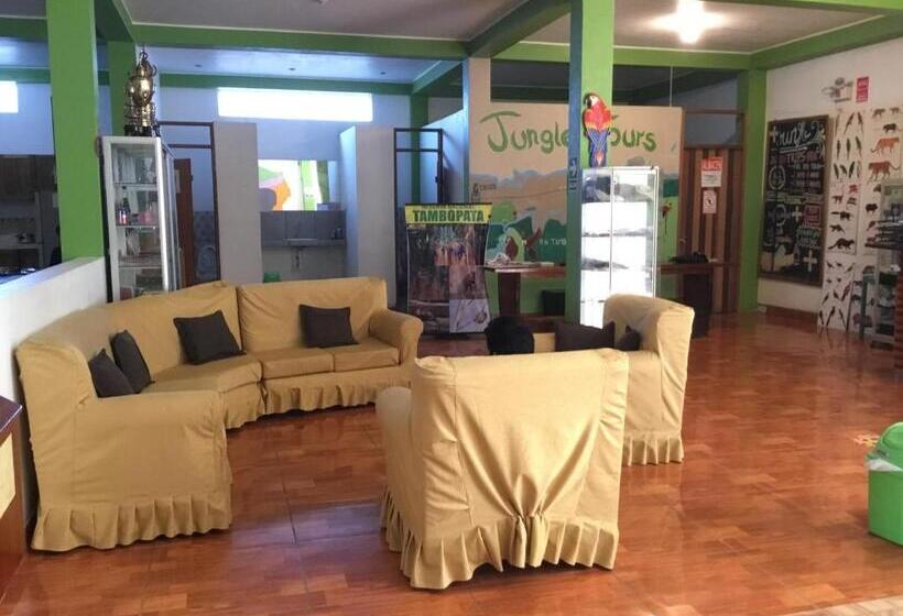 تختخواب و صبحانه Tambopata Hostel