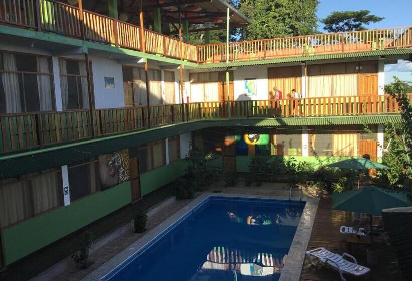 تختخواب و صبحانه Tambopata Hostel