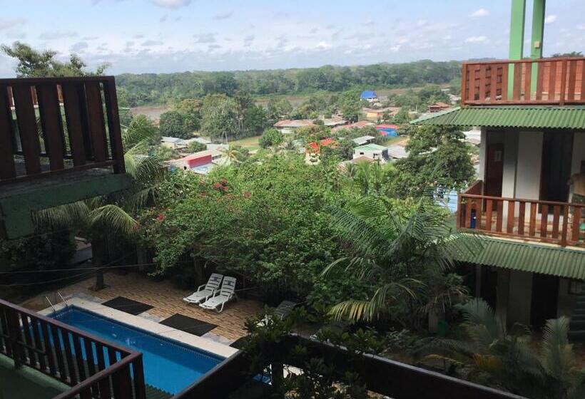 تختخواب و صبحانه Tambopata Hostel