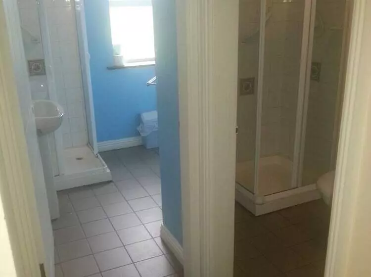 Courtbrack Accommodation   Hostel