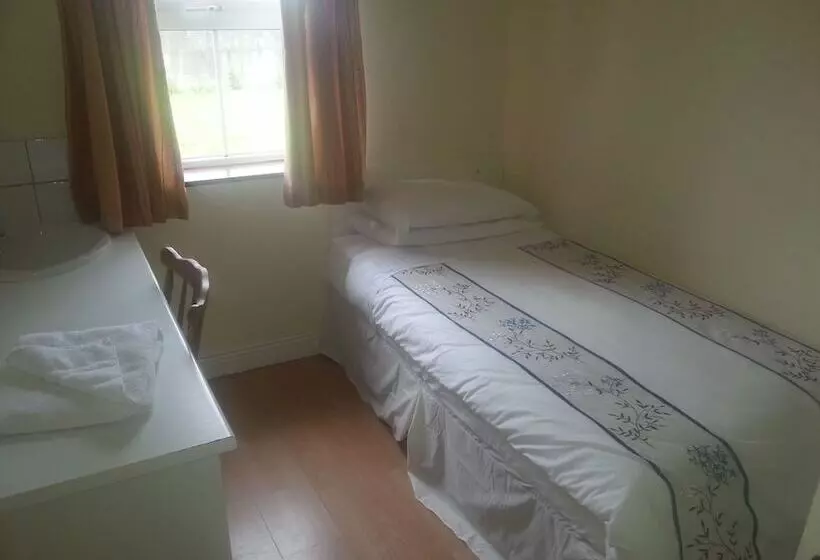 Courtbrack Accommodation   Hostel