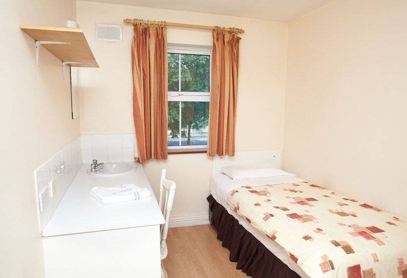 Courtbrack Accommodation   Hostel