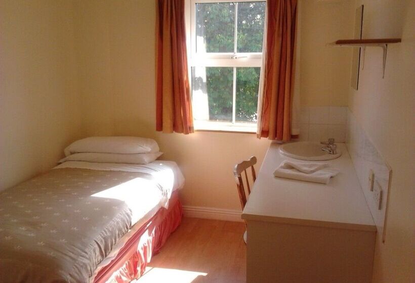 Courtbrack Accommodation   Hostel