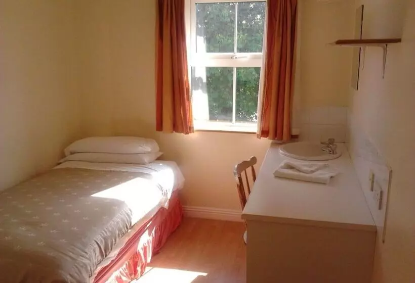 Courtbrack Accommodation   Hostel