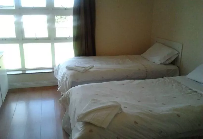 Courtbrack Accommodation   Hostel